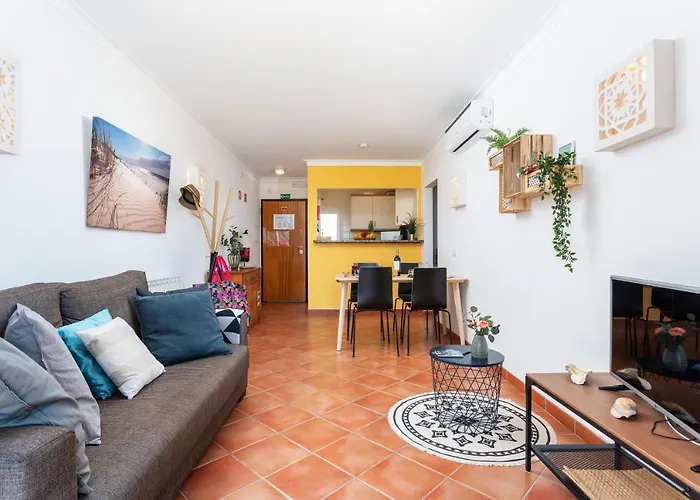 Sunny Apartment With Sea View