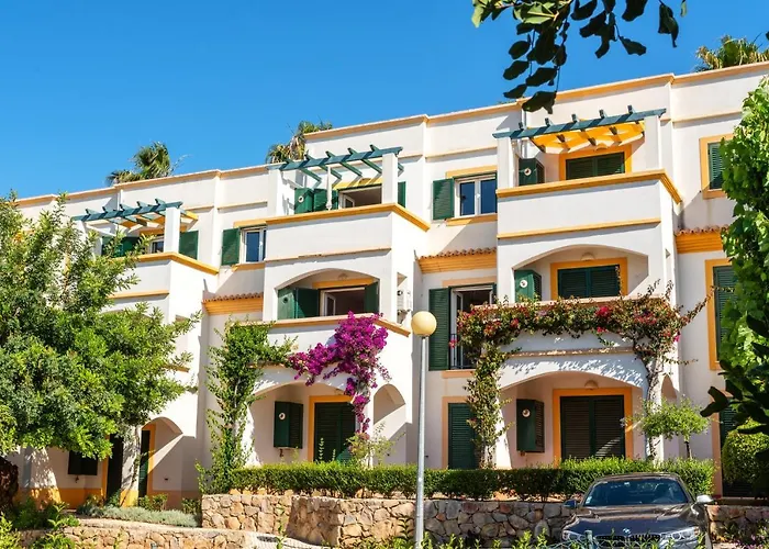 Sunny Apartment With Sea View
