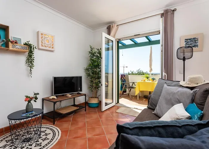 Sunny Apartment With Sea View